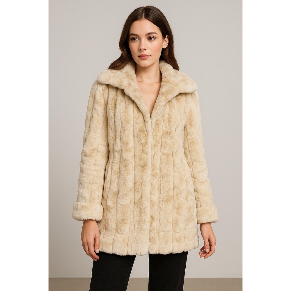 Regent Park Women's White Fluffy Soft Coat Size Small Hook & Eye Closure Pockets